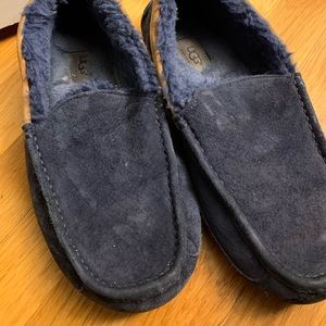 Uggs sheepskin slippers. Light use. Size 9